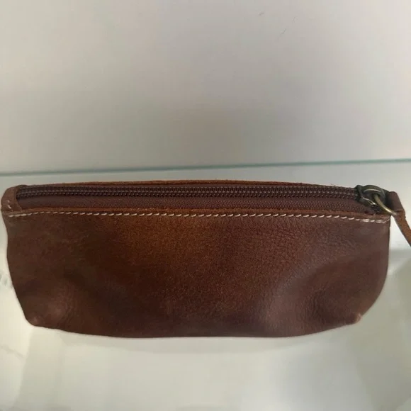 Roots Genuine Leather Pouch - Picture 4 of 5